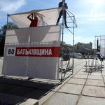 Политика: В центре Житомира устанавливают сцену для выступления лидера оппозиции Арсения Яценюка