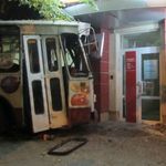 Происшествия: В Житомире ночью водитель троллейбуса не справился с управлением и въехал в двери банка. ФОТО