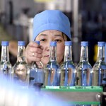 Экономика: В Украине дорожает водка. Эксперты прогнозируют увеличение продаж самогона и контрафакта