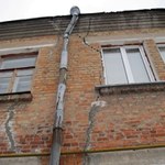 В Житомире на фасадах двух жилых домов появились трещины