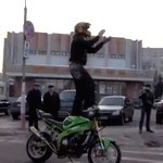Город: В Житомире на площади Королева байкеры устроили несанкционированное мотошоу. ВИДЕО