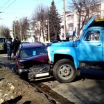 Происшествия: ДТП в Житомире. Грузовик выехал на встречную и врезался в Volvo. ФОТО