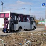 На Крошне в Житомире водители маршруток и грузовиков устроили свалку мусора. ФОТО
