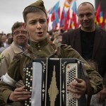 Общество: Большинство украинцев считают День Победы большим праздником. ОПРОС