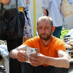 Общество: В Житомире бездомным бесплатно раздают одежду. ФОТО