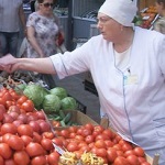 Общество: Санинспекция разрешила покупать ягоды и грибы на Житнем рынке в Житомире
