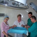 В Житомире, после возбуждения уголовного дела, горе-врач продолжает оперировать больных. ВИДЕО