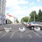 Город: Въезд на Михайловскую в Житомире перекрыли клумбами. ФОТО