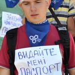 Люди і Суспільство: На Ивана Фурлета, который приковал себя к батарее в ГМС Житомира, завели уголовное дело. ФОТО