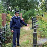 Криминал: Житомиряне задержали на кладбище троих вандалов