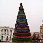 Город: Киев подарил Житомиру новогоднюю ёлку, которую киевляне прозвали «жезлом гаишника»
