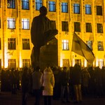 Более 200 человек прошлись по центру Житомира, требуя остановить кровопролитие в Киеве. ФОТО