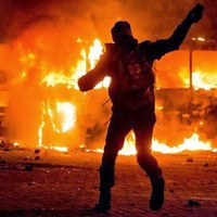 Общество: На улицах Житомира проходят столкновения с милицией