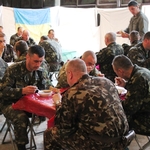 Общество: Для житомирских военных на Юго-Востоке Украины созданы пункты полевого питания.ФОТО