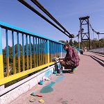 Житомиряне покрасили большую часть пешеходного моста. Отчет о расходах