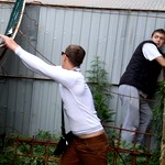 Житомиряне снесли забор на строительстве АТБ. Застройщик возмущен «беспределом». ВИДЕО