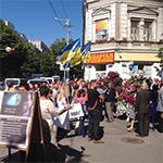 Город: Сессию Житомирского горсовета пикетируют около сотни человек с разными требованиями