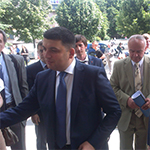 Политика: В Житомир приехали министры Гройсман и Булатов без кортежа, но с охраной. ФОТО