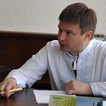 Кизин потребовал от милиции разобраться кто разгромил российские банки в Житомире