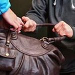 В Житомире воры отобрали у женщины сумку с ценными вещами