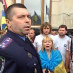 Активисты «заблокировали» нового руководителя милиции под стенами Житомирской ОГА. ФОТО. ОБНОВЛЕНО