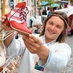 Світ: Украинцы стали чаще покупать обувь в интернете