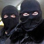 В Житомире двое неизвестных совершили разбойное нападение на дом пенсионерки