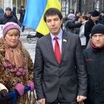 Политика: Депутат Величко распространяет в Житомире свой отчет из рук в руки