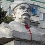 Город: «Здесь будет памятник Ольжичу»: в Житомире демонтировали бюст Пархоменко. ФОТО