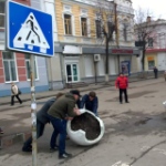 Город: Улицу Михайловскую в Житомире активисты перекрыли для водителей. ВИДЕО