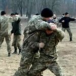 Война в Украине: Житомирские тренеры-каратисты готовят добровольцев к службе в зоне АТО. ВИДЕО