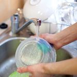 Сколько в среднем стоит сходить в туалет, помыть посуду или сварить кастрюлю борща?