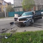Пьяный водитель иномарки на скорости врезался в бетонный столб в Житомире