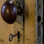 Происшествия: В житомирской девятиэтажке из «дверного плена» освободили 1,5-годовалого мальчика