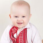 Город: В Житомире ко Дню вышиванки новорожденным подарили вышитые рубашки. ФОТО