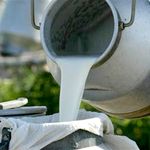 Родной край: Житомирские селяне жалуются на «молочную мафию» и просят поднять цены на молоко