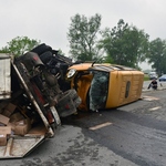 Происшествия: На трассе Киев-Чоп в ДТП перевернулись грузовик и микроавтобус: 5 человек в реанимации. ФОТО