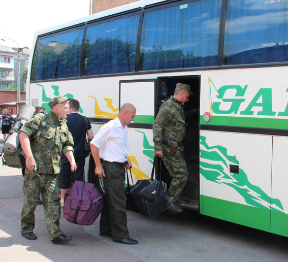 Около 100 милиционеров из Житомирской области на месяц отправились в зону АТО. ФОТО