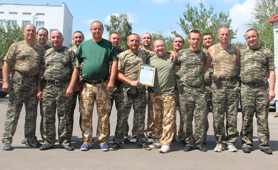 Житомирские работники ГАИ без потерь и травм вернулись с востока Украины. ФОТО