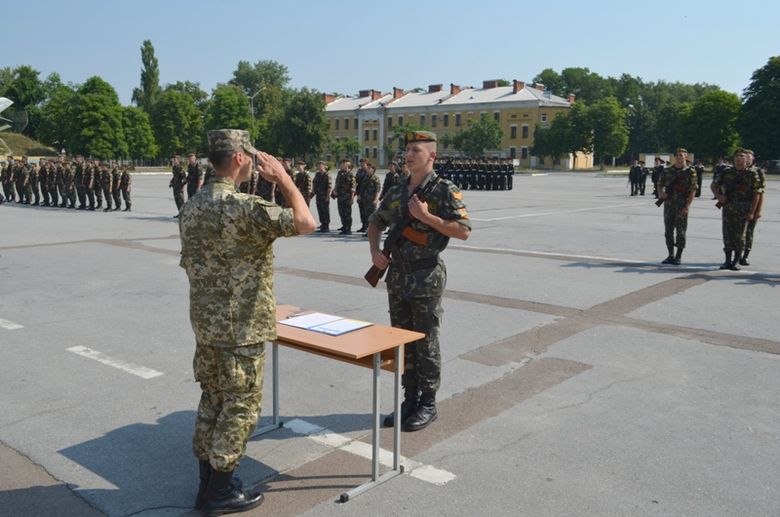 Город: Почти две сотни житомирских курсантов поклялись в верности украинскому народу. ФОТО