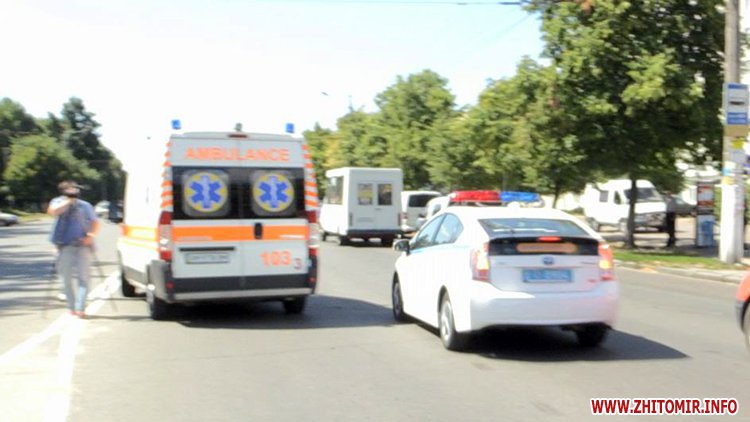 Надзвичайні події: На проспекте Мира в Житомире автомобиль сбил женщину с ребенком и попытался скрыться. ВИДЕО. ОБНОВЛЕНО