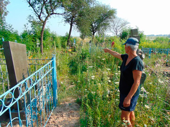 Охранник кладбища на Житомирщине воровал ограды с могил. ФОТО