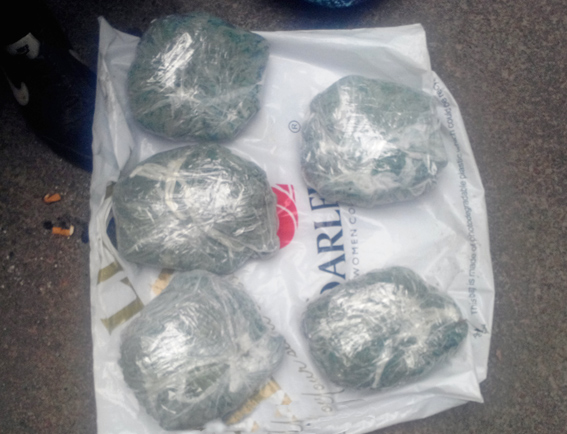 Криминал: Парень из села приехал в райцентр Житомирщины, чтобы продать 2,5 кг конопли