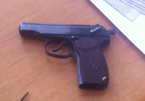 Происшествия: На общественные слушания в Житомире 16-летний парень пытался пронести пистолет