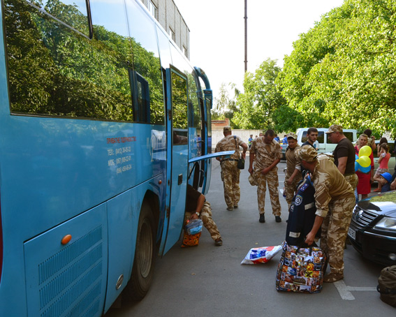 Город: После месяца под Мариуполем 15 инспекторов ГАИ вернулись в Житомир. ФОТО