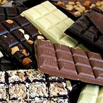 В Житомире задержали львовских сладкоежек, укравших около 100 плиток шоколада. ФОТО
