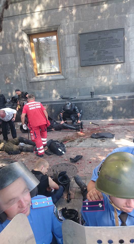 Происшествия: Митинг у Рады: в милицию бросили боевую гранату. ВИДЕО