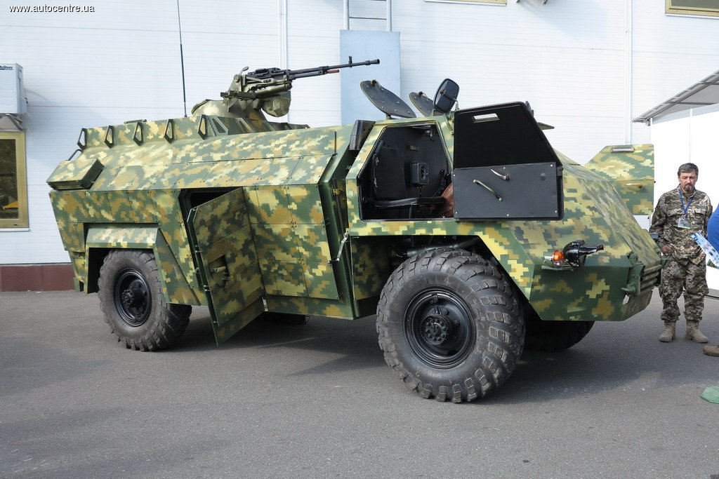 Война в Украине: На житомирском заводе собрали уникальный бронеавтомобиль «Овод». ФОТО