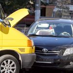 В Житомире два автомобиля не разминулись на улице с односторонним движением. ФОТО