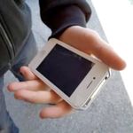 В Житомире псевдо-спасатель отобрал у школьников мобильные телефоны